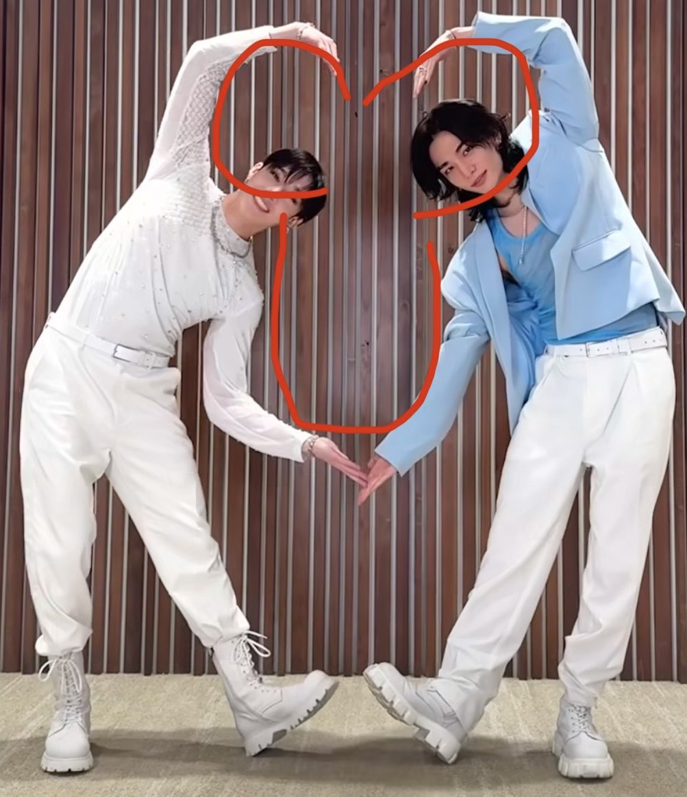 jeekies143's tweet photo. I love them but this is the worst heart I’ve ever seen  💀😭 https://t.co/TJk5ZFpLv1