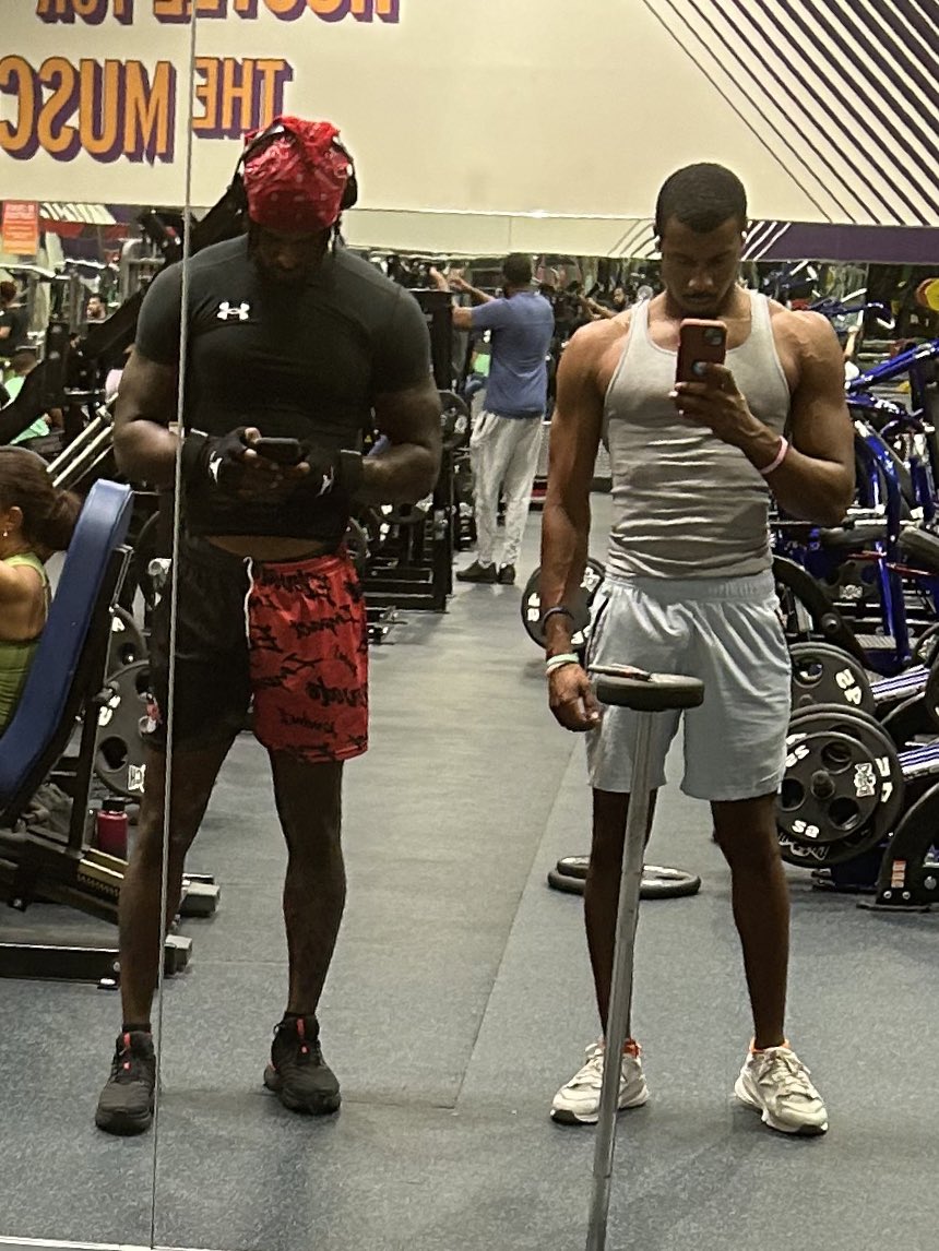 miles_buckets's tweet photo. Kayaune Ross 6-6 240 lbs
Miles Thomas 6-4 192 lbs https://t.co/M0mIr019Gd