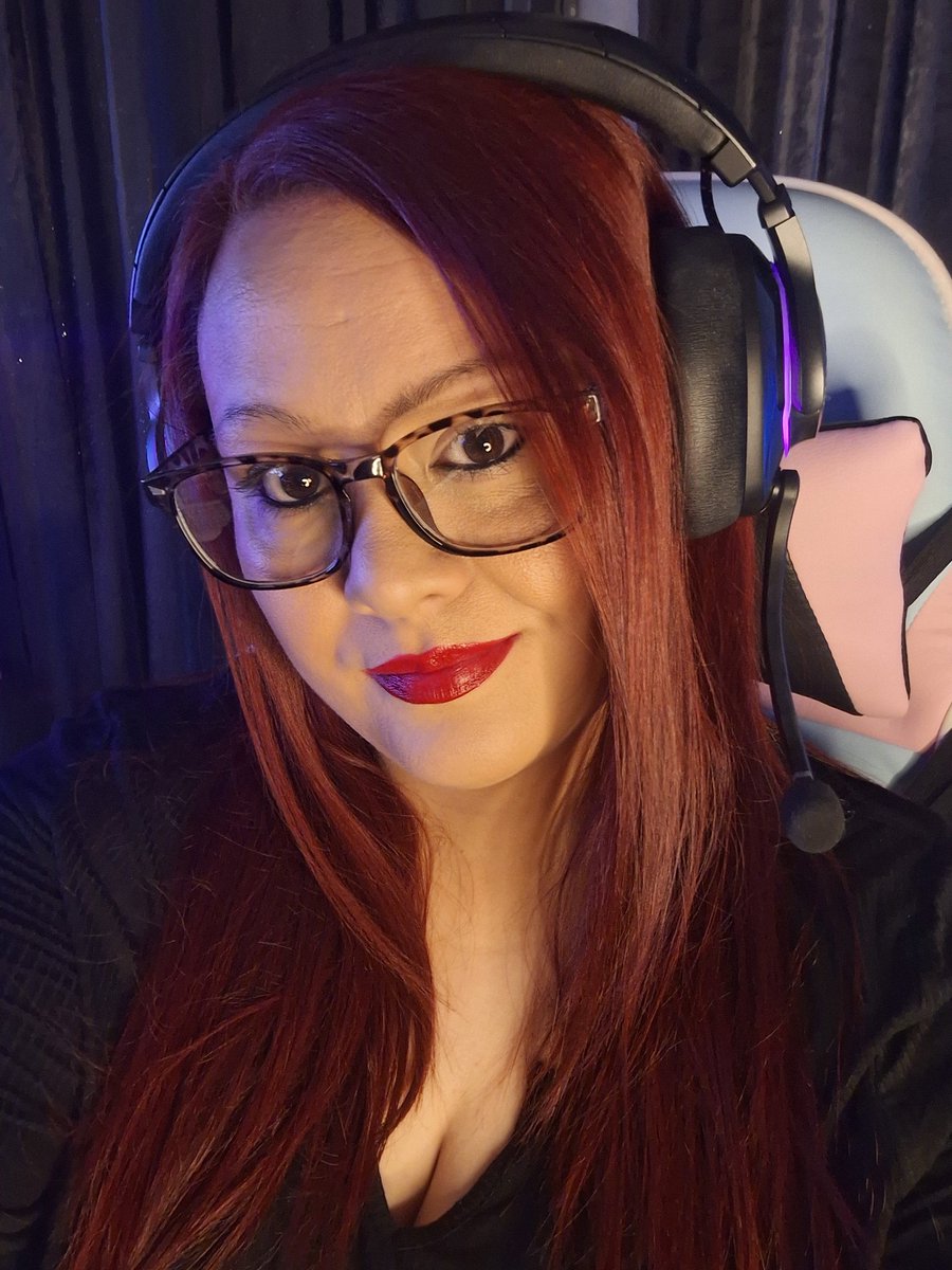 Streaming tonight on Twitch at 8pm.Come and share your love and support! Muchly appreciate ya! 💖💖