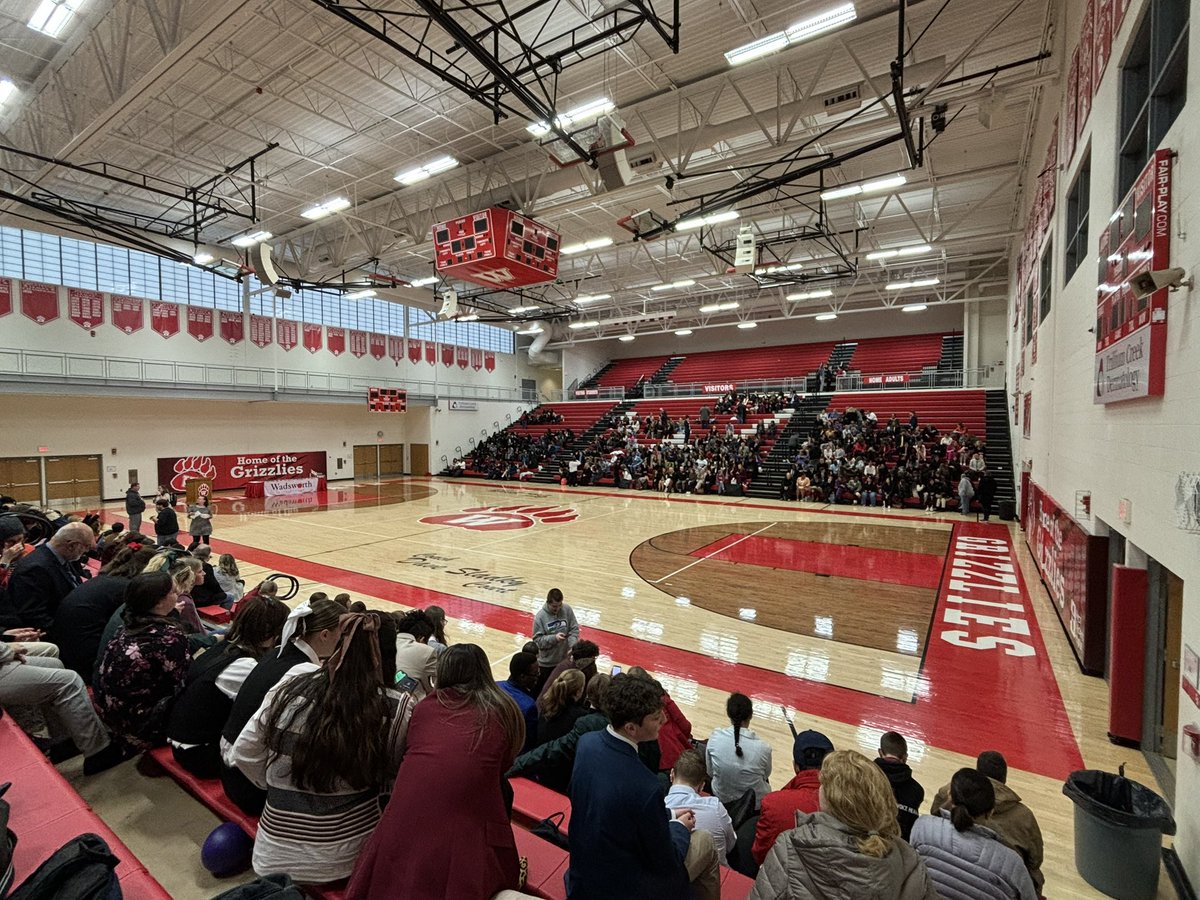 BereaMidpark4n6's tweet image. We’re grateful for everyone who helped with our tourney last weekend in Wadsworth: The Grizzly Classic! Our small but mighty squad of speakers represented our school, our community, and the Cleveland District proudly. #BeTitansTogether #CLEspeaks