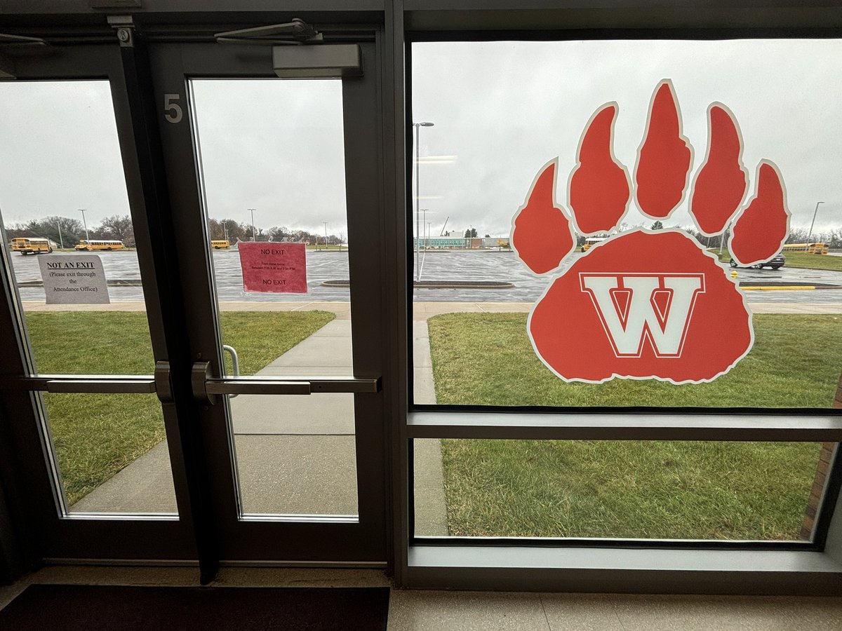 BereaMidpark4n6's tweet image. We’re grateful for everyone who helped with our tourney last weekend in Wadsworth: The Grizzly Classic! Our small but mighty squad of speakers represented our school, our community, and the Cleveland District proudly. #BeTitansTogether #CLEspeaks