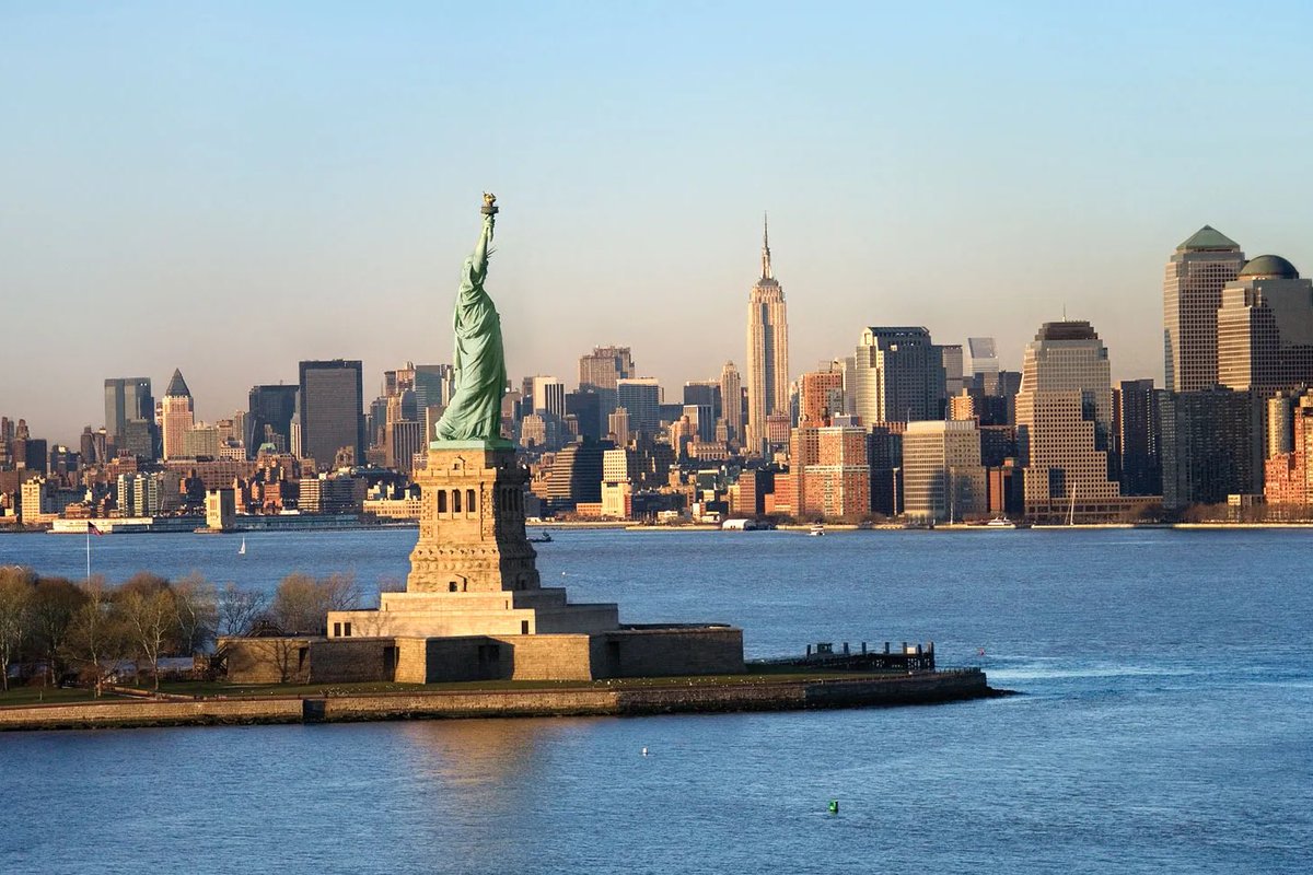 PopBase's tweet image. 12 years ago today, New York City saw a rare day where no murders, shootings, stabbings or violent crimes were reported.

It marked the city’s most peaceful day in recent history.