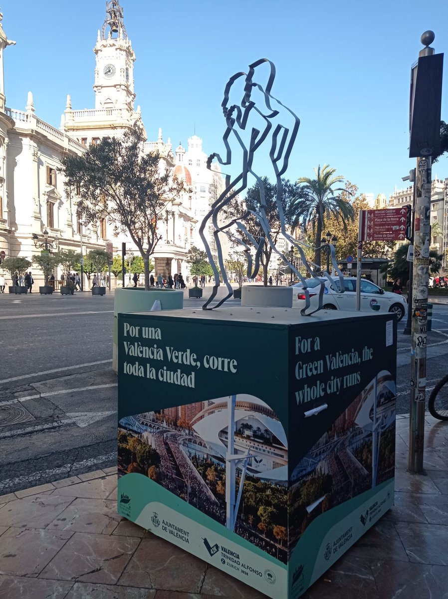 AjuntamentVLC's tweet image. 👏Diumenge, 1 de desembre🗓️, '#València corre x Valencia' amb la #MaratónValencia que es convertix en una marea solidària🤝 pels damnificats per la #DANA
👟Vine a animar als participants de la #42KValencia. T'esperem!
ℹ️Consulta ací els punts d'animació ▶️ bit.ly/3GWlsCk