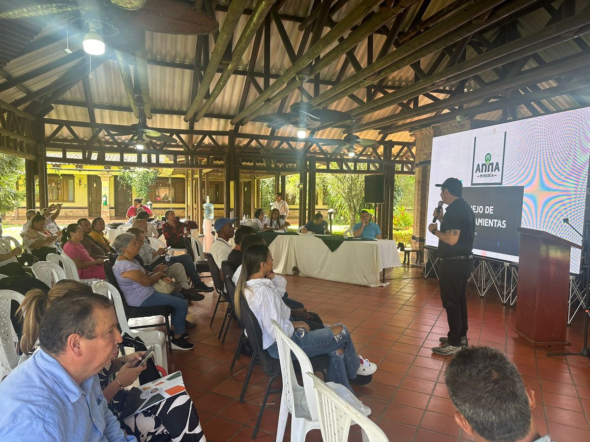 ANMColombia's tweet photo. Durante el desarrollo de la Audiencia Pública Minera - APM en Villavicencio (Meta), socializamos el funcionamiento de #AnnaMineria como herramienta que facilita y garantiza la transparencia de todos los procesos para la titulación minera. #MineríaParaLaVida https://t.co/t0mepsiRcK