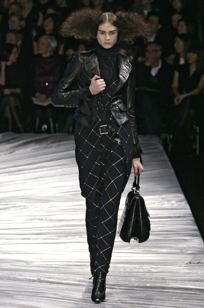 Yvesaintgirl's tweet photo. Alexander McQueen Fall 2008 RTW https://t.co/KGzCoscdHv