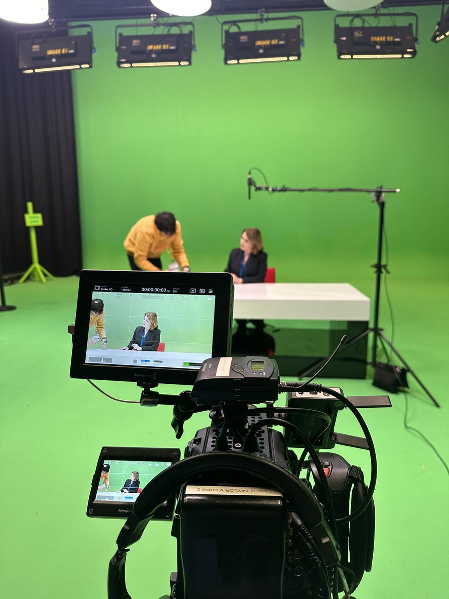 sarahlockett's tweet image. The team! from @Tinkertaylortv #greenscreen #studio day in #birmingham. Keeping my hand in #newsreading - all will be revealed 🎬🎞️📸👏🎤🎙️📹🤩👍✅