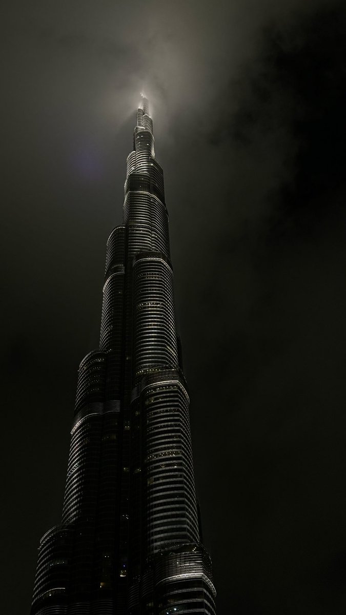 ddnvx_'s tweet photo. Me + you 
Dubai winter nights ? https://t.co/UBrzzkvslN
