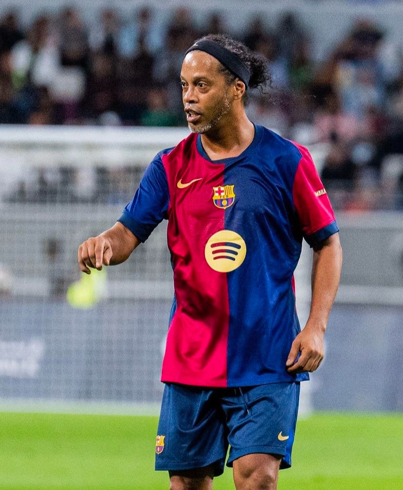 CanalBarcaBR's tweet photo. Barça Legends em El Clásico! 💙 https://t.co/7ZiPoE0jnp