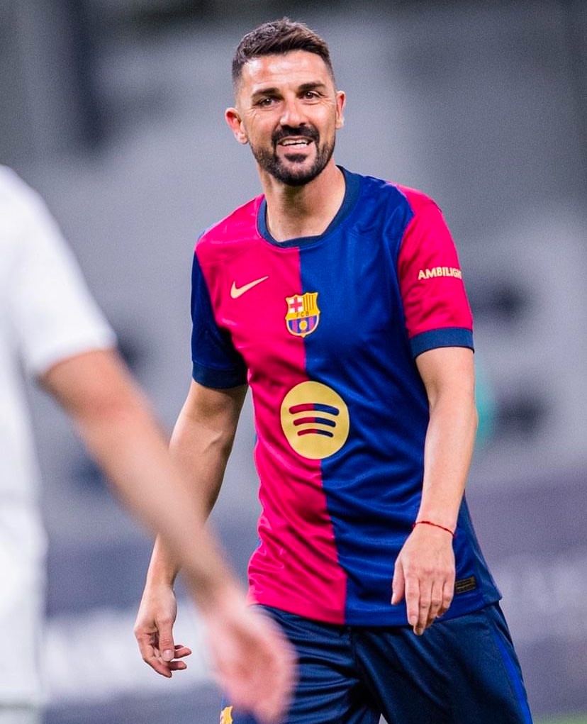 CanalBarcaBR's tweet photo. Barça Legends em El Clásico! 💙 https://t.co/7ZiPoE0jnp