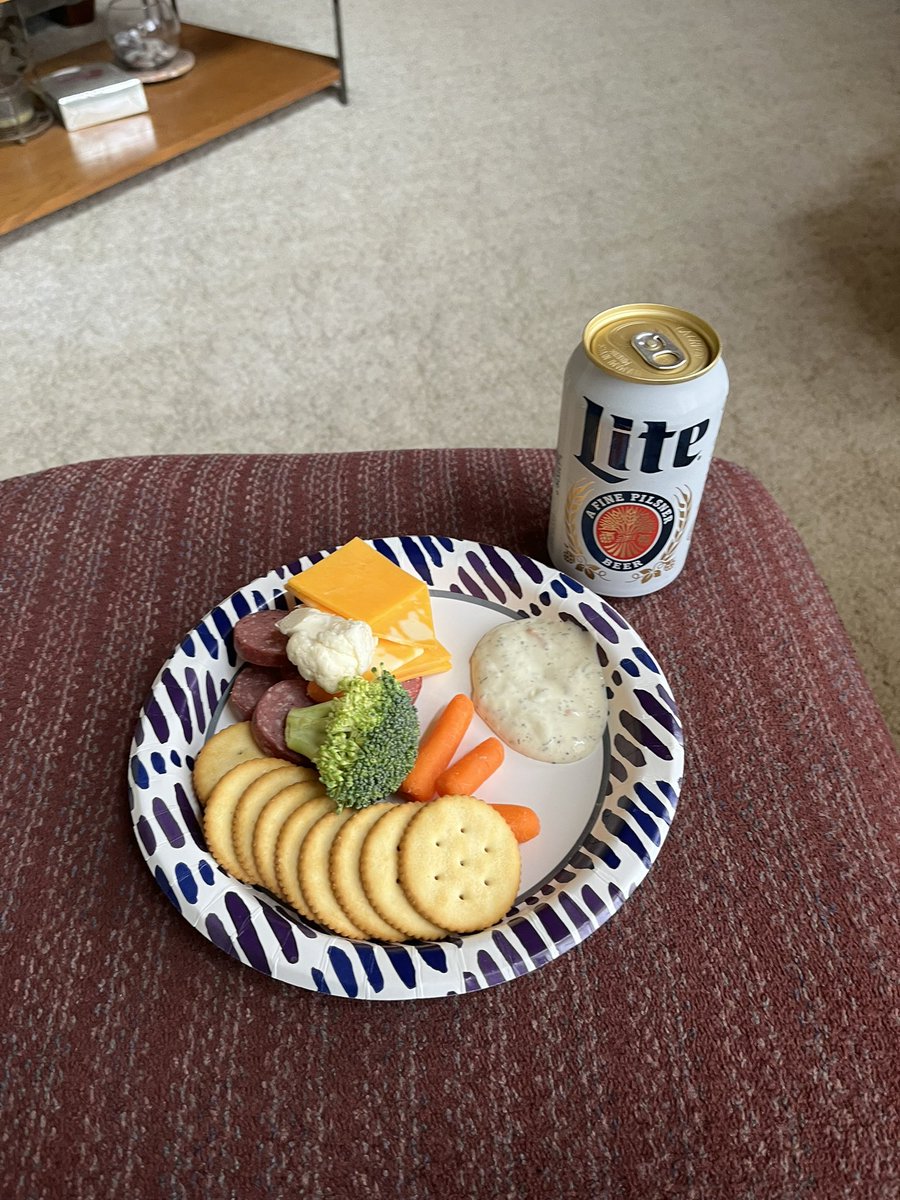 BoosterTim's tweet image. Happy Thanksgiving everyone… snacks are here and game is going great… #OnePride #Thanksgiving @Lions #Snacks