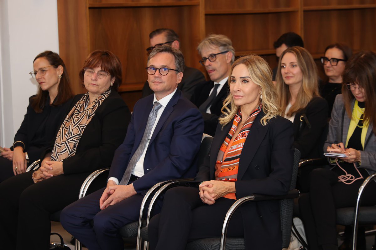 ignaziocassis's tweet photo. Insieme a @Antonio_Tajani abbiamo aperto il forum "#Svizzera &amp; #Italia in Dialogo" che riunisce personalità di vari settori. Temi centrali degli scambi: #Innovazione, #scienza e #formazione duale🇨🇭🤝 🇮🇹 Grazie al @Cantone_Ticino, ospite d’onore, e a tutti i partecipanti 🙏 https://t.co/gxu1uu2DRL