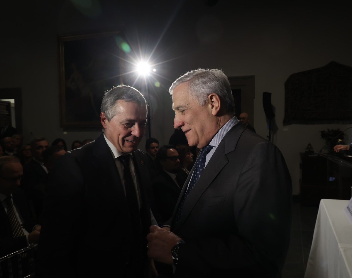 ignaziocassis's tweet photo. Insieme a @Antonio_Tajani abbiamo aperto il forum "#Svizzera &amp; #Italia in Dialogo" che riunisce personalità di vari settori. Temi centrali degli scambi: #Innovazione, #scienza e #formazione duale🇨🇭🤝 🇮🇹 Grazie al @Cantone_Ticino, ospite d’onore, e a tutti i partecipanti 🙏 https://t.co/gxu1uu2DRL