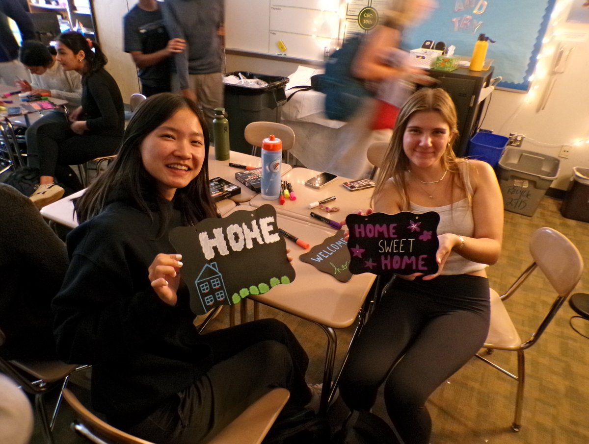 TiffanyYe__'s tweet photo. So fun making these signs for the new residents at CASA! Home sweet home! Donate now 💝
@EHSCharityBall #ECBthanksgivingchallenge #alivewithpurpose #micasatucasa #housingsolveshomelessness https://t.co/oQGAugB2fC