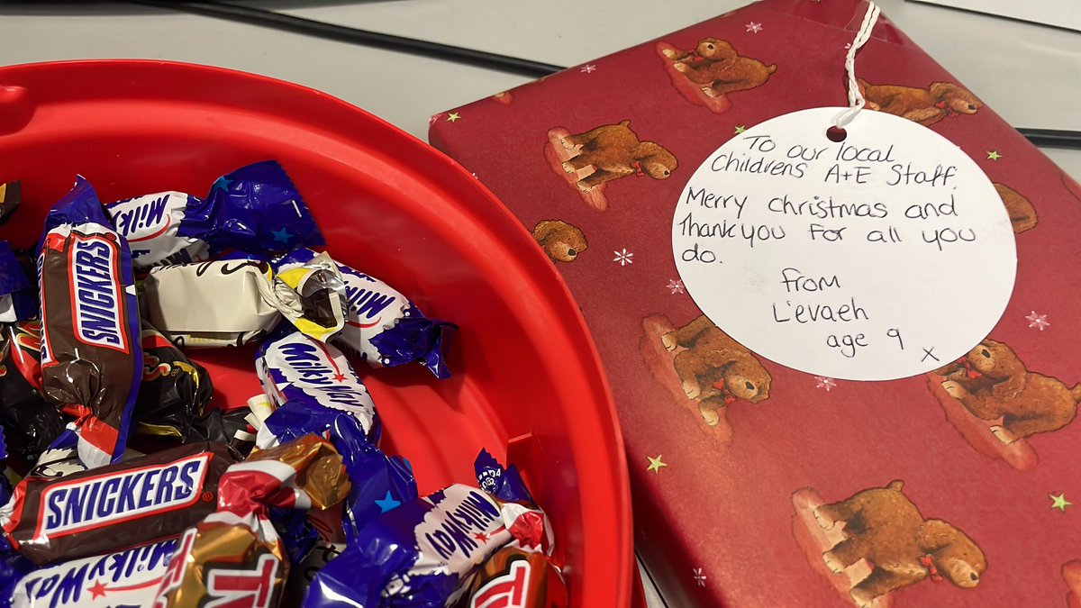 Rachel Rowlands (@rachrwlnds) on Twitter photo Thank you L’evaeh! You’ve made the staff <a href="/ED_Paeds/">Leicester Royal Infirmary Children's ED</a> very happy tonight. Afraid we couldn’t wait till Christmas 😂 Thank you L’evaeh! You’ve made the staff <a href="/ED_Paeds/">Leicester Royal Infirmary Children's ED</a> very happy tonight. Afraid we couldn’t wait till Christmas 😂