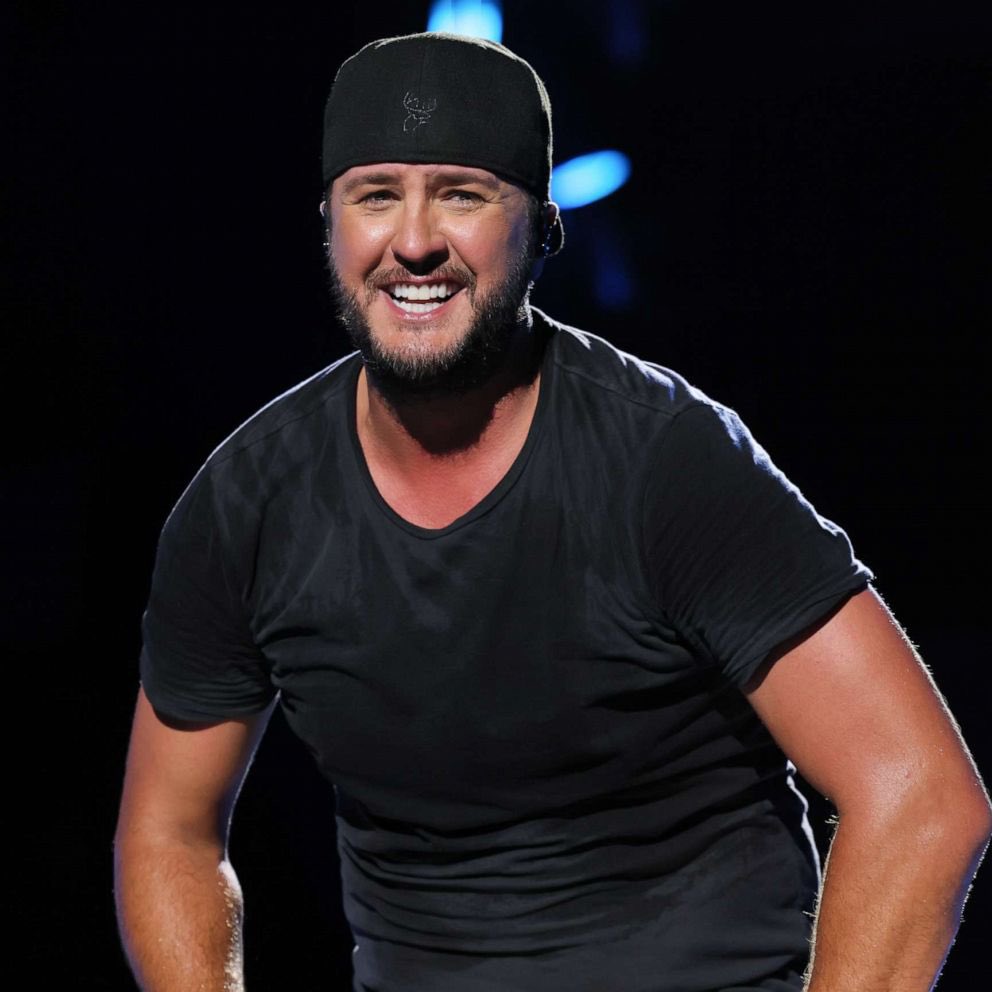 LukeBryan__p's tweet photo. Happy Thanksgiving, everybody! Today and every day❤❤
#lukebryan #lukebryanfans https://t.co/fZfpABjCvR