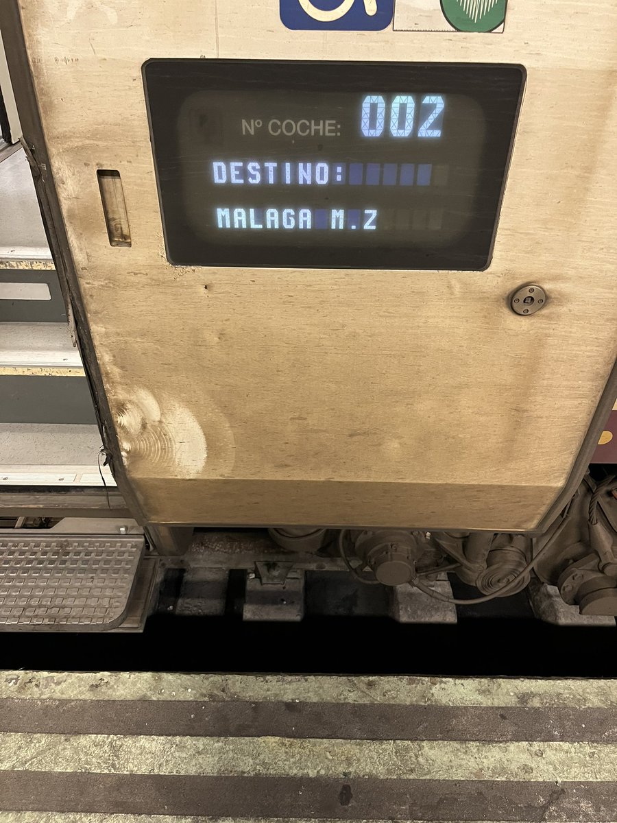 rafasaal88's tweet photo. @Renfe No se os cae la cara de vergüenza de cómo se encuentran los s104?? Sucios, nulo mantenimiento... La reforma de media vida cuándo pensáis hacerla? https://t.co/8XEAG4cXD5