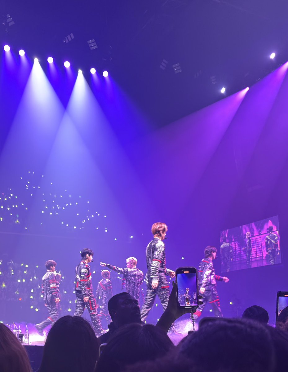 chillinjun's tweet photo. “My youth, filled with dream 🦋💭“
#TDS3inPARIS https://t.co/RxP32IHRwY