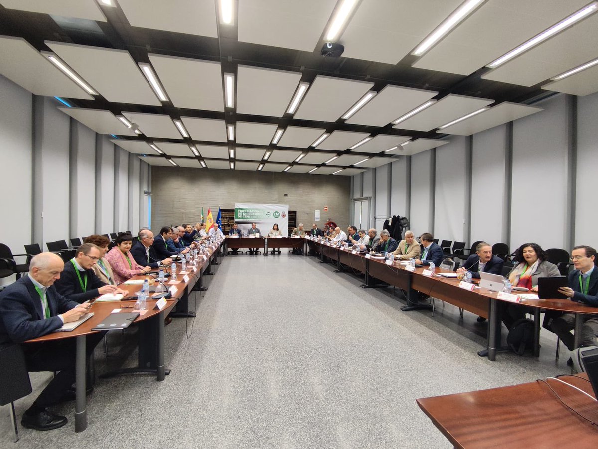 🗣️Durante el encuentro los coordinadores de #emergencias de todas las comunidades autónomas han compartido experiencias y han abordado cuestiones en común para el futuro de la gestión de las #emergencias.