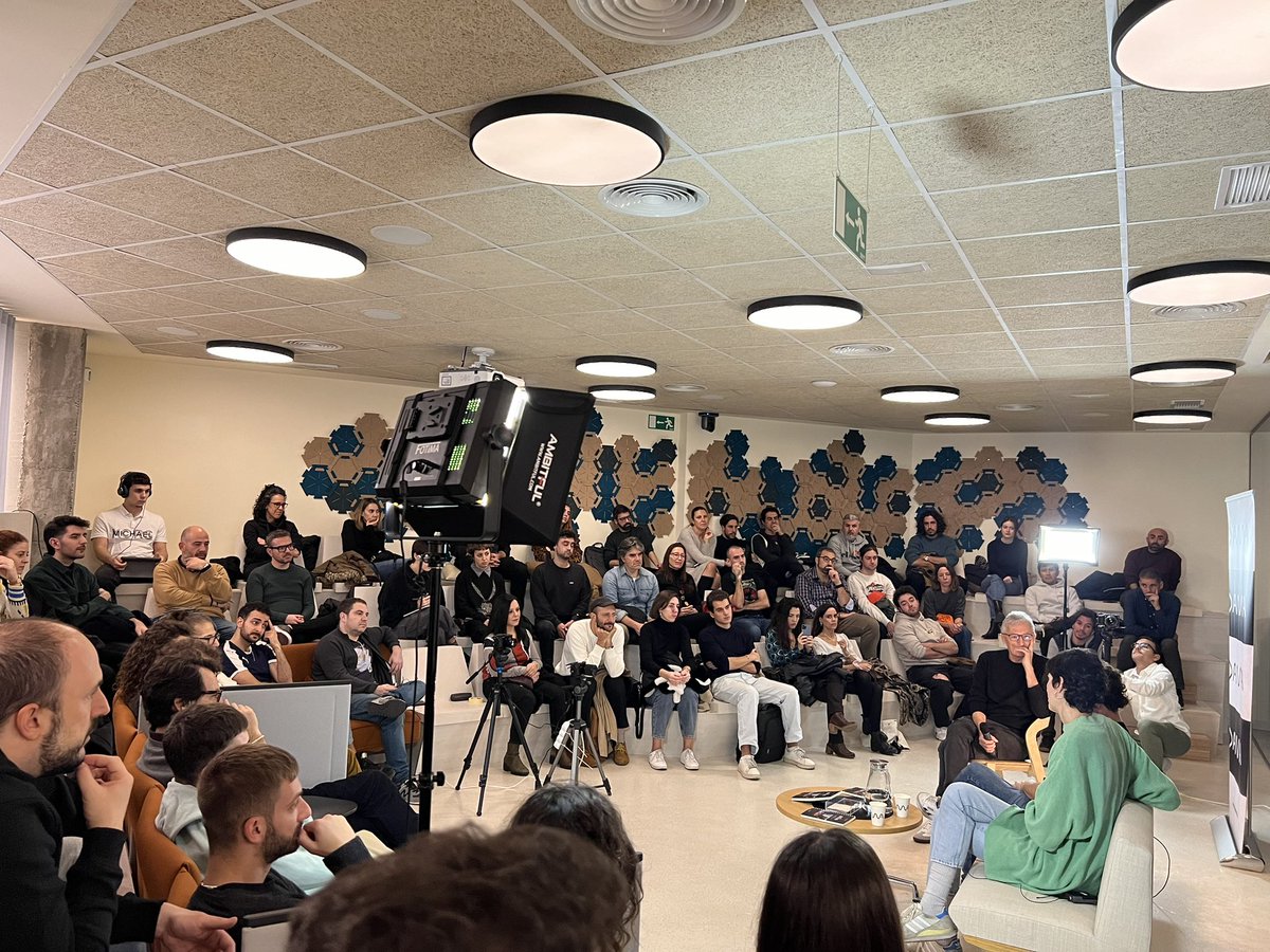 Isabel Peña y Rodrigo Sorogoyen presentan el guion de ‘As bestas’, la nueva publicación de <a href="/setentateclas/">70 Teclas</a> con el apoyo de DAMA.

¡Un verdadero éxito de público! Muy pronto podréis disfrutar del encuentro, moderado por <a href="/clopezguionista/">Carlos López</a>, en nuestro canal de YouTube.