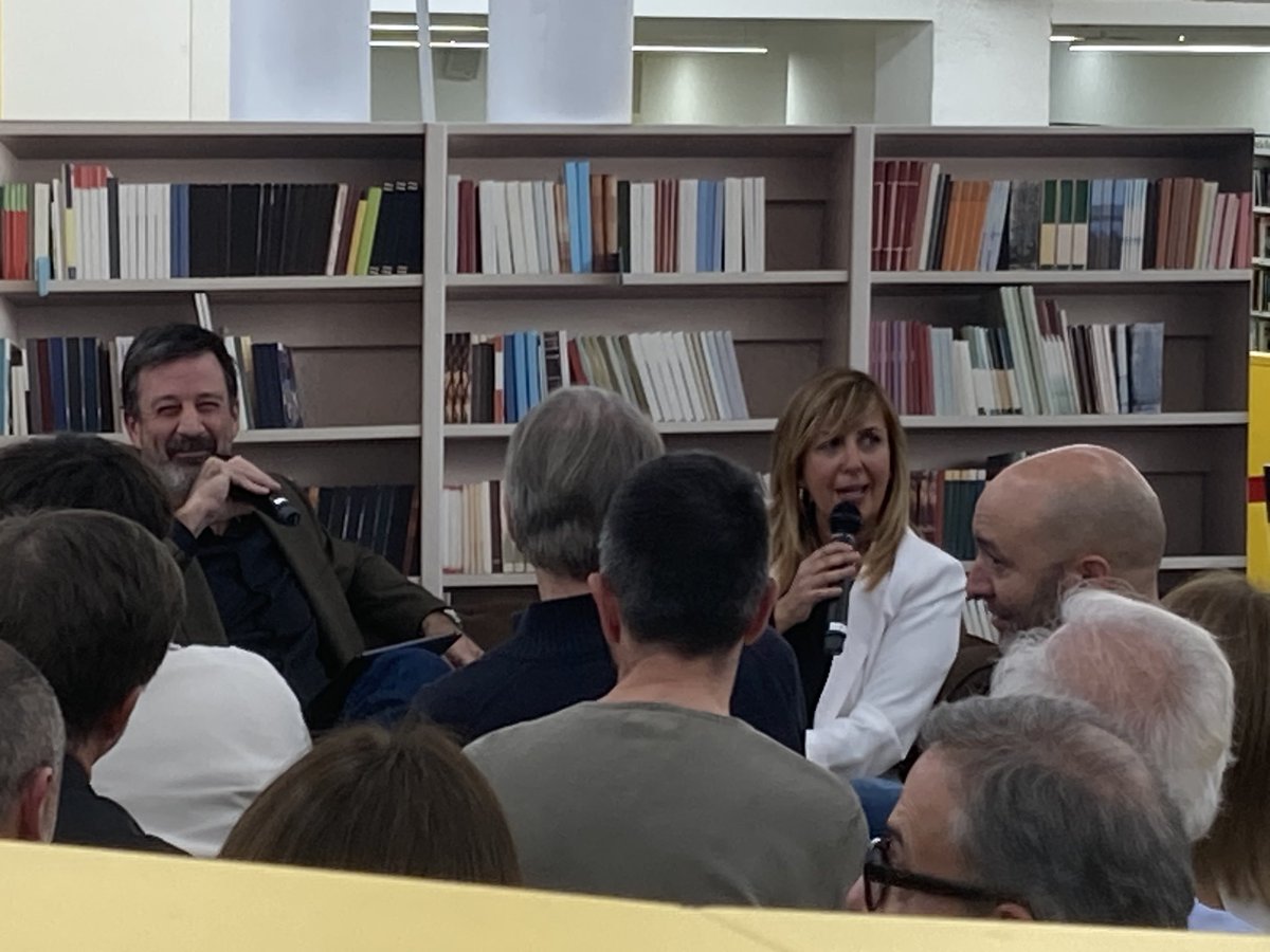 AlbertRiba's tweet image. A la presentació de #emprenelteufutur de @Xantallavina #abacus