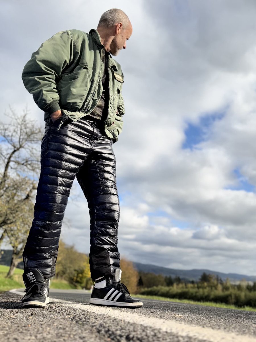 Ubootman2's tweet photo. Down, Winter, down! #downpants #downgear #sportswear #sportsgear #sportsfashion #gearfetish #alphaindustries #cwujacket #alphajacket #bomberjacket #bomberman #adidas #topten #adidastopten #adidassneakers https://t.co/YJz3iorzv8