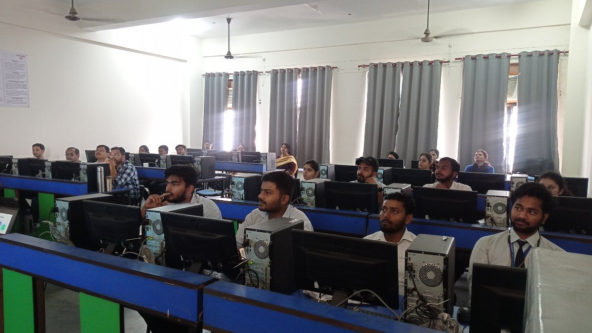 Binarybrains35's tweet photo. 🚀Binary Brains hosted an insightful 𝗚𝗲𝗻𝗲𝗿𝗮𝘁𝗶𝘃𝗲 𝗔𝗜 session on Nov 16, 2024, with expert Rajveer Mathur
🌟Key takeaways: AI applications, hands-on workshops on startup ideas, &amp; industry-transforming discussions. Kudos to faculty &amp; leadership for the success! #AI #GenAI https://t.co/825jMFCLpH