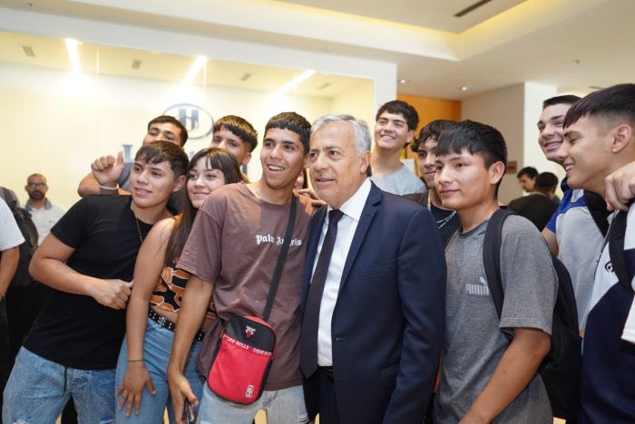 MendozaGobierno's tweet photo. Cerca de 800 estudiantes de secundarias de toda la provincia conocieron la actividad minera desde la realidad virtual

🔗Más Info: https://t.co/o936na3T7c https://t.co/Ju4PvfIL3O
