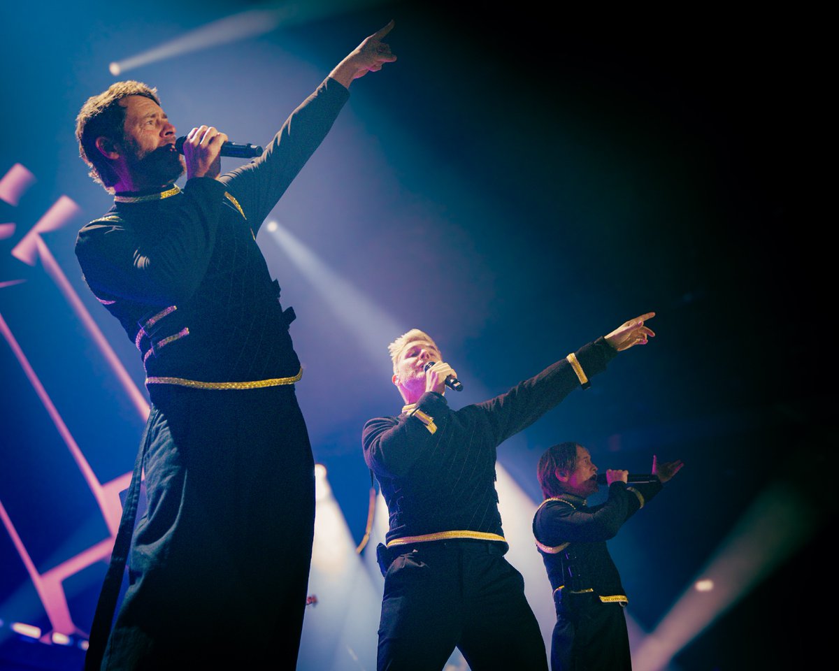 takethat's tweet image. To all our North American fans, happy Thanksgiving from T.T xx We hope to see you all soon! 💙🙌🏻
#Thanksgiving