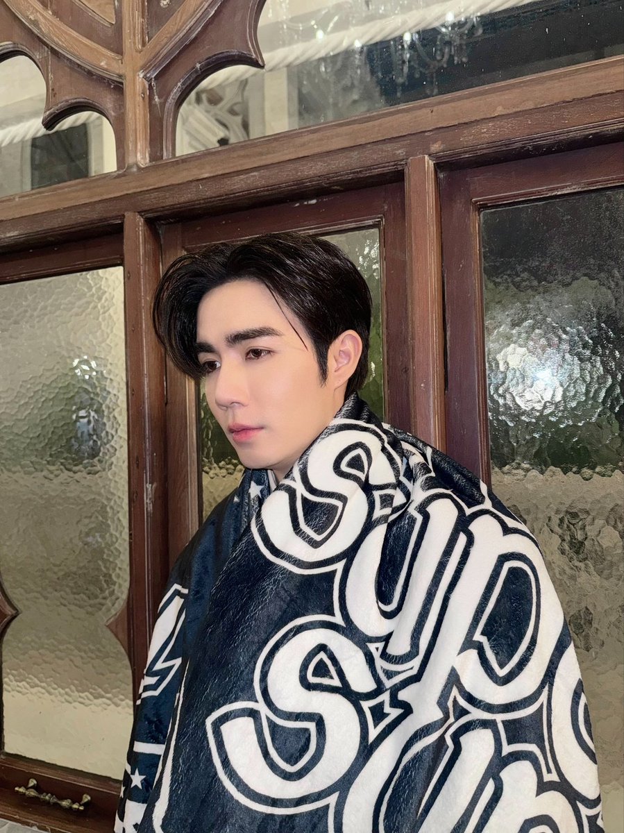 TheNextPrinceTH's tweet photo. ข้ามฟ้าเคียงเธอ The Next Prince Series 👑⚔️

คืนนี้ข้ามฟ้าไม่มีเธอเคียง(ข้าง)สักคน 🥺 ข้ามฟ้าเคียงเธอ...เธอเหงาไหม? ฉันเหงามาก

คืนนี้ยังอีกยาวไกล ขอให้ชาวเอมมาลีนอนหลับฝันดี ส่วนทางนี้จะนั่งเหงาต่อไป

The Next Prince Q21
#ข้ามฟ้าเคียงเธอQ21 https://t.co/3GbR5w24Wq