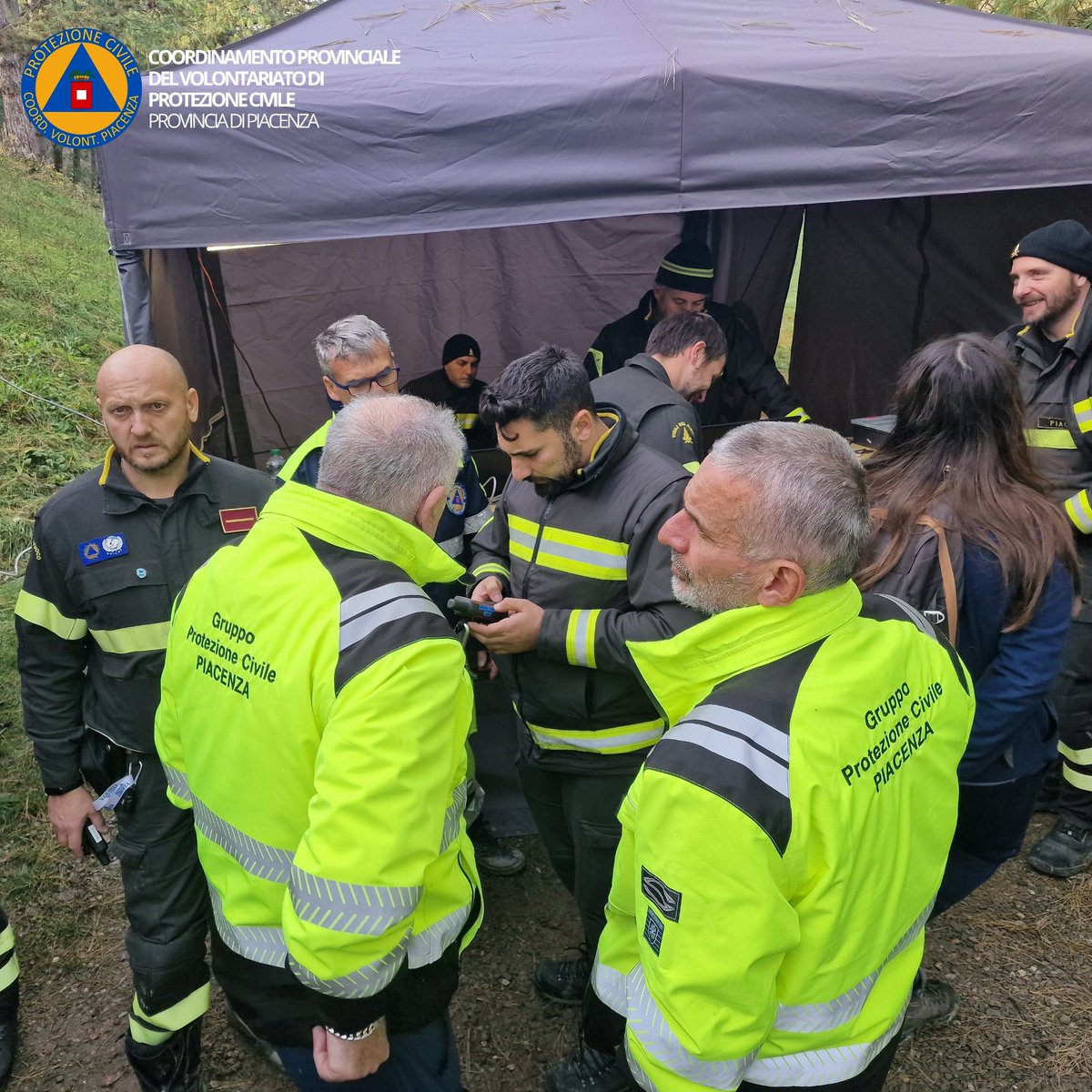 CVPCPiacenza's tweet photo. 📢 Si è conclusa l'esercitazione congiunta di 4 giorni tra #VigilidelFuoco, #Volontariato di #ProtezioneCivile, #ANPAS e #CroceRossa svolta in Loc. Spettine in Val Nure. 

#gps #esercitazione #formazione  #addestramento #TLC #radio #Piacenza #EmiliaRomagna #SearchAndRescue https://t.co/GM06NTKy60