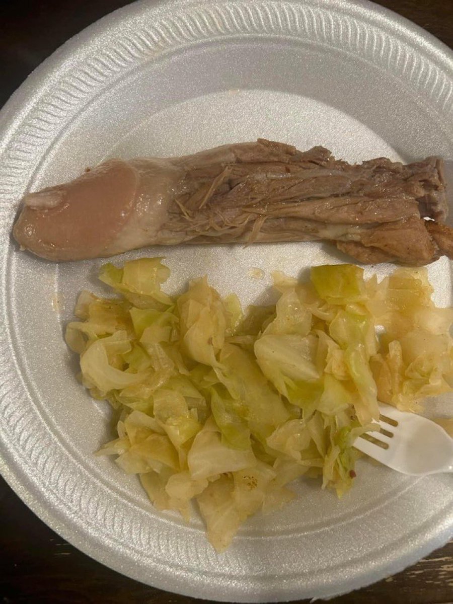 isthatmaraa's tweet photo. and this just the first plate 😫😫😫😝 https://t.co/tQrxHKuVU8