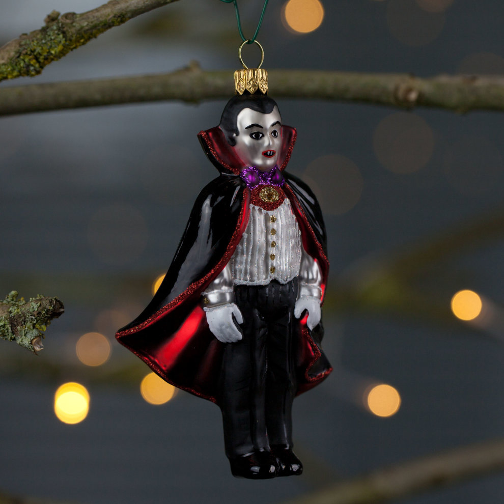 OGOMProject's tweet photo. GOTHIC YULETIDE  Join us during the month of December to post all things gothicky and seasonal - plus we want to see your most gothic Christmas decorations. You can share via #GothicYuletide from Sunday 1st! https://t.co/hhqgMd15xT