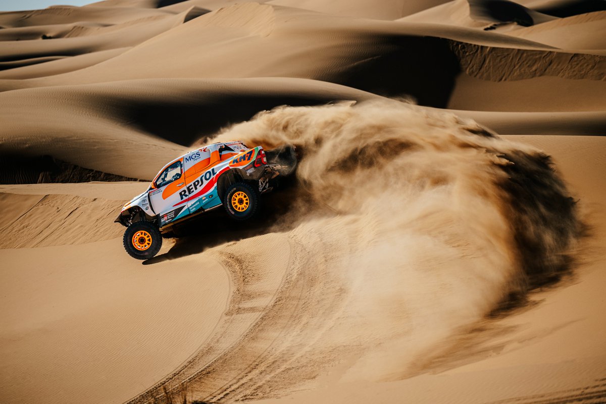 MediageCom's tweet photo. 🔥 El Repsol Toyota Rally Team e @IsidreEsteveDkr, a por el Dakar del 20 aniversario 

🎉 En la edición 2025, el piloto cumplirá 20 participaciones en la carrera más dura del motorsport, 10 en moto y 10 en coche, junto a su copiloto @MecatechSC 

+info ➡️ https://t.co/U4TAji0Sp4 https://t.co/vJXhasl7YW