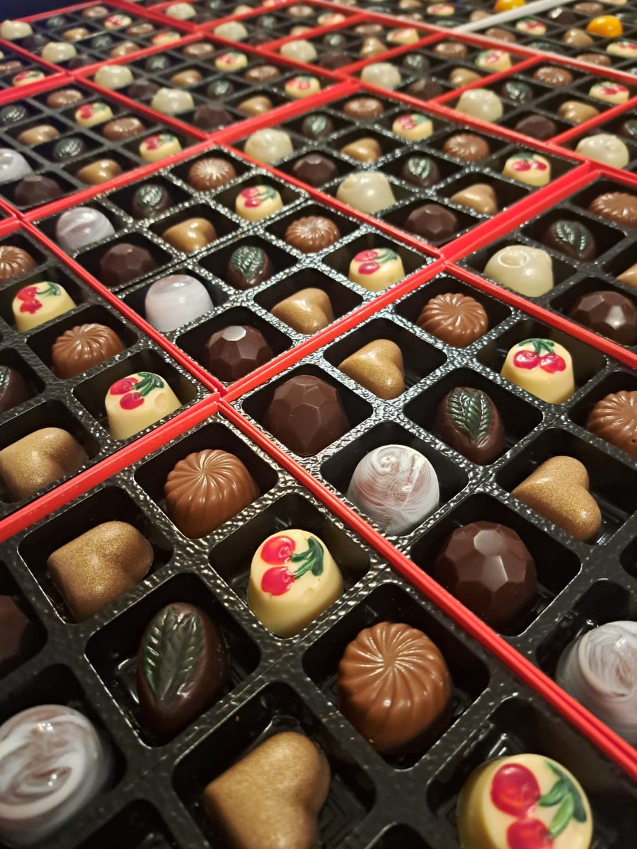 Lloyds_Choc's tweet photo. Our Christmas Market events this weekend include
Saturday 30/11 @TheEdgeWigan, &amp; @HoghtonTower
Sunday 01/12 Helmshore Mill Farmers Market and Hoghton Tower 

We are really looking forward to the festive markets they are always lots of fun, available online https://t.co/rJLpbDmkgn https://t.co/V4gSSELAcI
