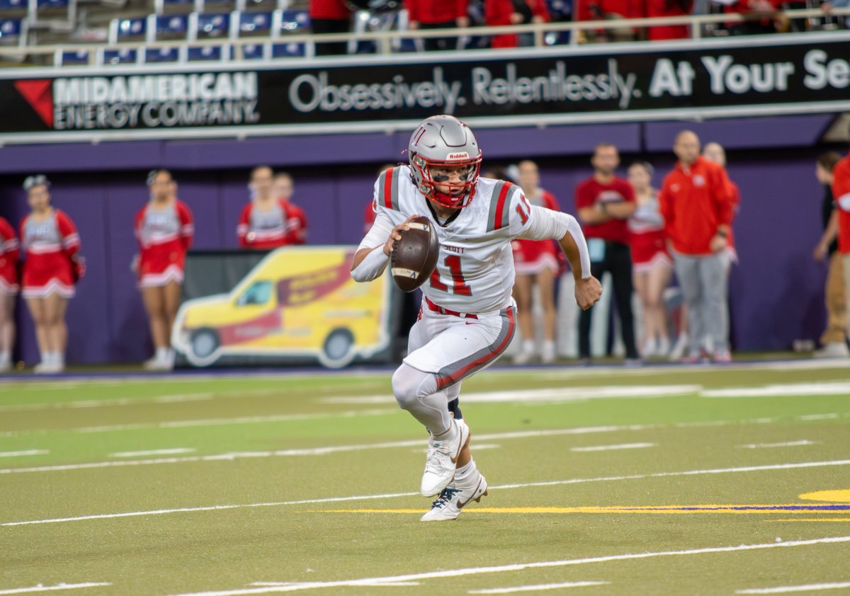 NEWCOMER OF THE YEAR 🔥

5A - Reece Rettig, Liberty
4A - Chase Smith, North Scott
3A - Kellen Haverback, Mt. Vernon
2A - Ryan Griffith, NFV
1A - Kyle Tracy, Regina Catholic
A - Cal Bonifas, Bellevue
8M - Nathan Moon, Clarksville

#IAfootball X #iahsfb