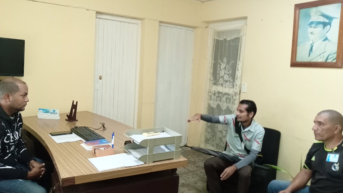 CMzllo's tweet photo. Continúan los intercambios con directores d empresas, acerca de la Comunicación Social y la necesidad d aprender e implementar la Ley en los diferentes ámbitos de la sociedad cubana.🇨🇺
#Cuba
#LeyDeComunicaciónSocial
#ACCSGranma
#GobiernoManzanillo
#Manzanillo
#ProvinciaGranma https://t.co/lzrtYf8nG5