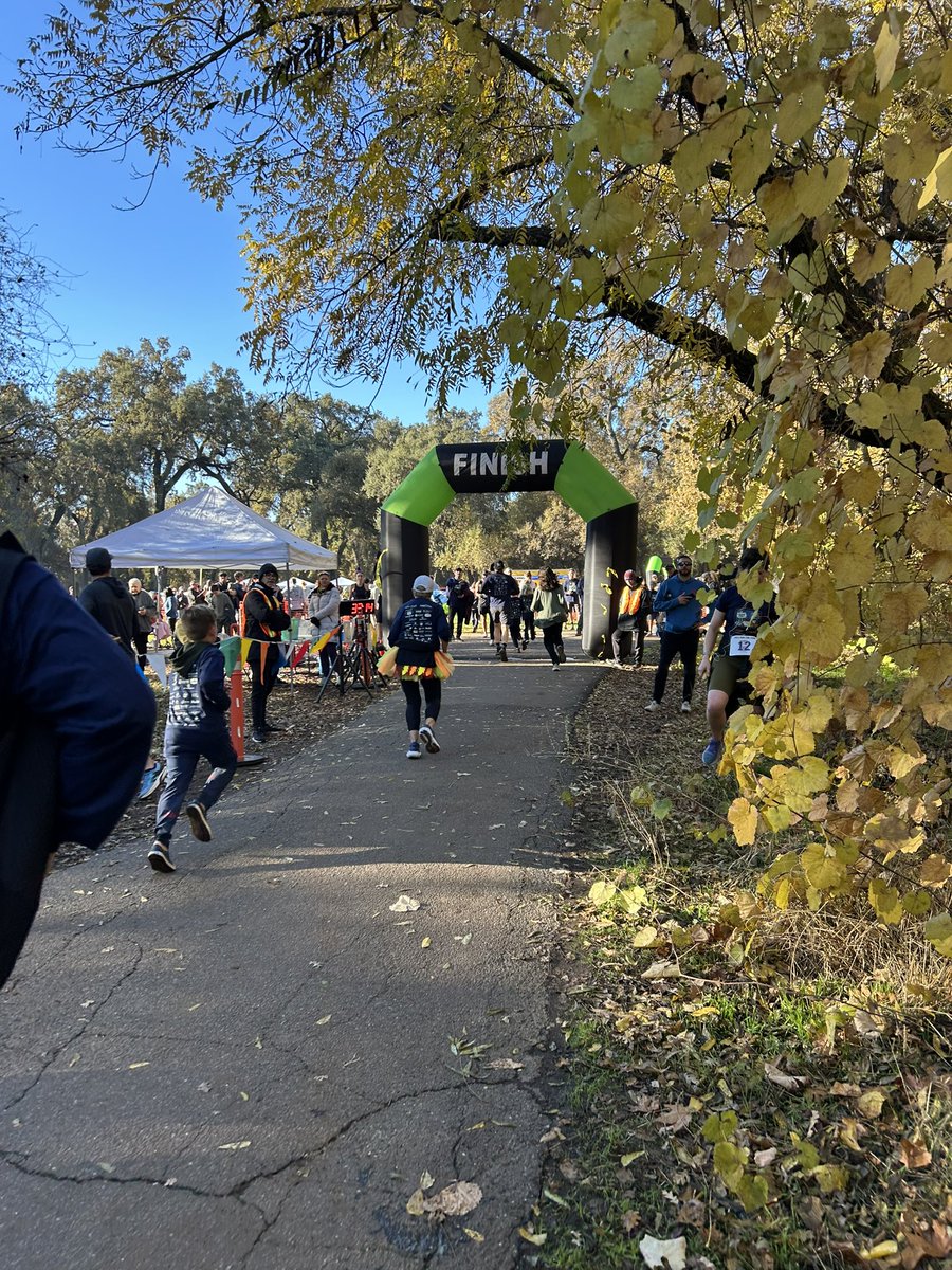 ferro2stars's tweet image. First time running in this and had a blast! HAPPY Thanksgiving everyone! Cherish the moments with your family. #runnersrun #givingback