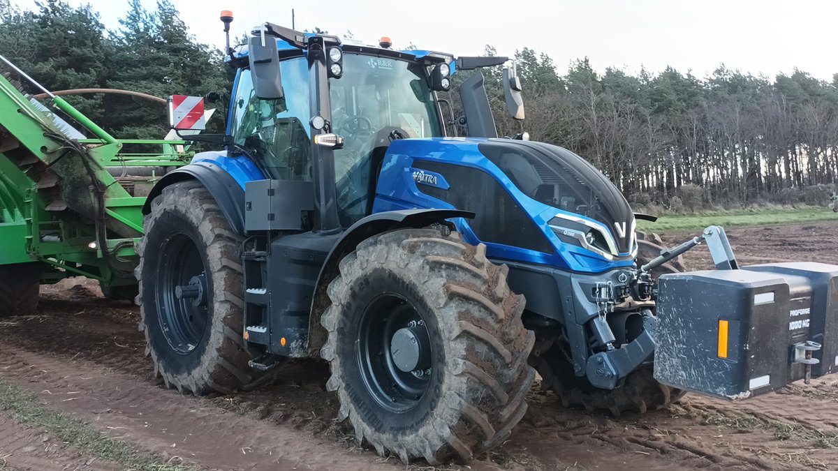 hamrossgroup's tweet image. New Valtra Q305 delivered out of our Cupar depot and put straight to work 💪🏼

This machine was sold to local contractor John Giblin &amp;amp; Son, thank you for your business! 

Please get in touch for any Valtra enquiries 📞

#Valtra #QSeries