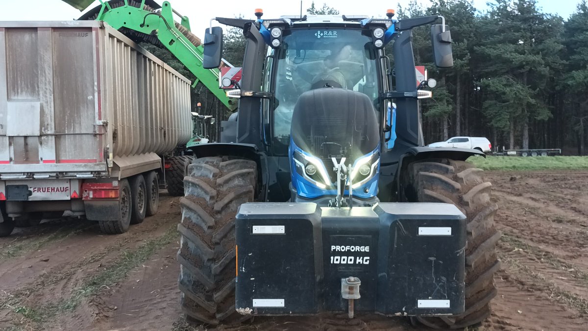 hamrossgroup's tweet image. New Valtra Q305 delivered out of our Cupar depot and put straight to work 💪🏼

This machine was sold to local contractor John Giblin &amp;amp; Son, thank you for your business! 

Please get in touch for any Valtra enquiries 📞

#Valtra #QSeries