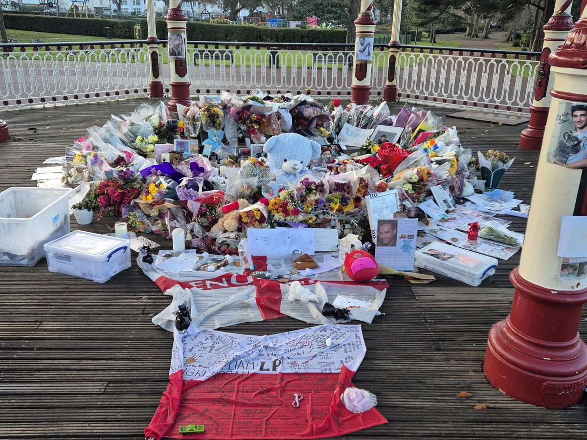 AngelLotsoflove's tweet photo. It is now at the memorial 🫂❤️

I put it at the top of the heart since in front/on the side everything was wet or too moisty (I put it there first (see 4th picture), but saw one of them getting wet so I moved it all to a dry spot x https://t.co/IxbxKMcYNK