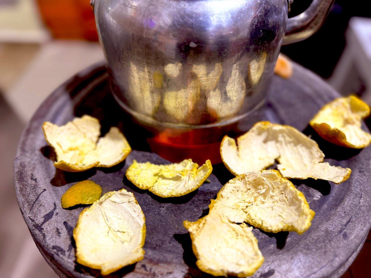 Şems-i Tebrîzî'ye sordular: “Madem ki kader var neden bu çaba?” 
Şems-i Tebrîzî dedi ki: 
kader, yolun tamamını değil, sadece yol ayrımlarını verir. güzergâh bellidir. ama tüm dönemeç ve sapaklar yolcuya aittir. öyleyse, ne hayatın hakimisin, ne de hayat karşısında çaresiz.