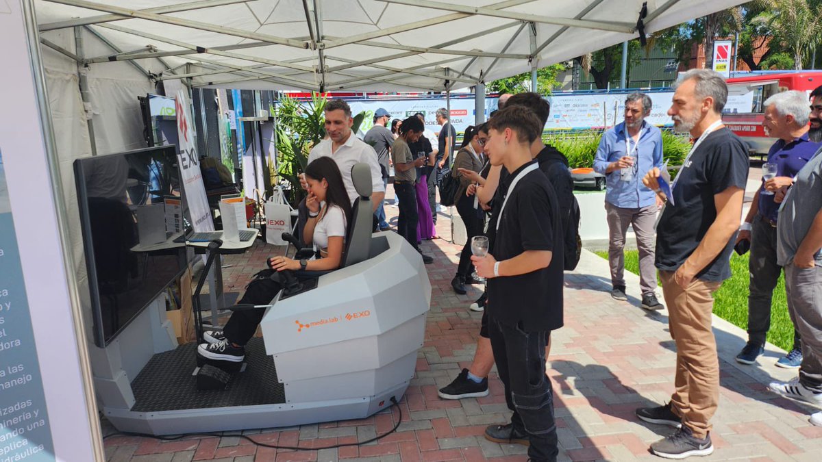 📢 ¡<a href="/MediaLabARG/">Media.Lab</a> presente en #ExperienciaTIIC de <a href="/CamarcoArg/">Cámara Argentina de la Construcción</a>!🙌🏻

Un espacio donde la tecnología e innovación aplicada a la industria de la construcción son protagonistas. 🏗️

Llevamos nuestros simuladores para demostrar su impacto en el sector. 🚀

<a href="/exoargentina/">EXO S.A.</a> <a href="/UNICEN_Oficial/">UNICEN</a>