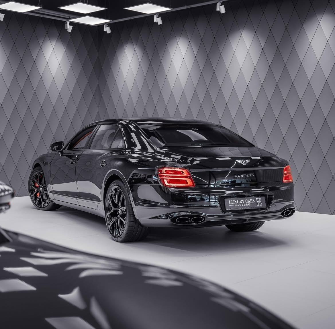 LuxuryCars365's tweet photo. Bentley Flying Spur S 💎 https://t.co/ultxJdgVOV
