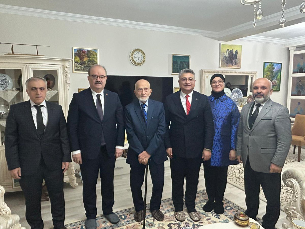 Türk ilim ve kültür hayatında iz bırakan eserleri, temellerini attığı kurumlar ve yetiştirdiği talebeleri ile “Hocaların Hocası” olan; gençlik yıllarından itibaren ilgilendiği aletli jimnastik, atletizm ve kayak alanlarında girdiği yarışmalarda yirmi kadar kupa ve kırka yakın