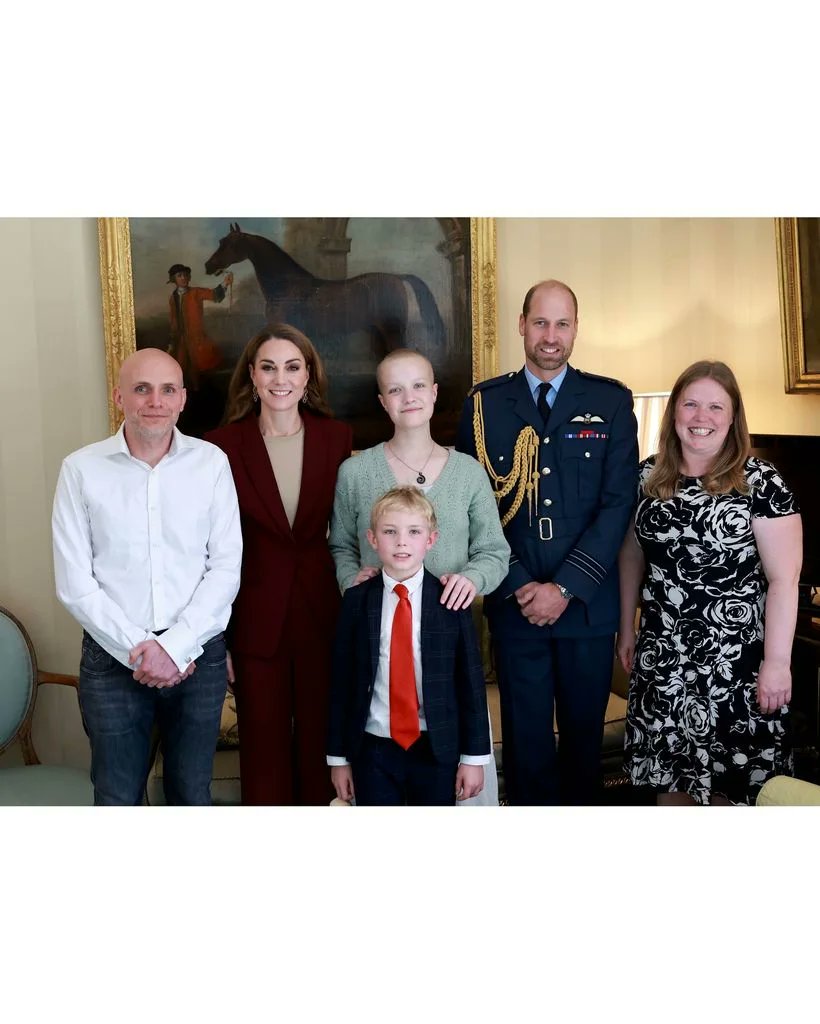 So sorry to hear the news of Liz Hatton's passing. Thoughts and prayers are with her family. Kudos to the Prince and Princess of Wales for their kindness in fulfilling Liz's wishes to photograph Prince William at an investiture. #KensingtonPalace #LizHatton