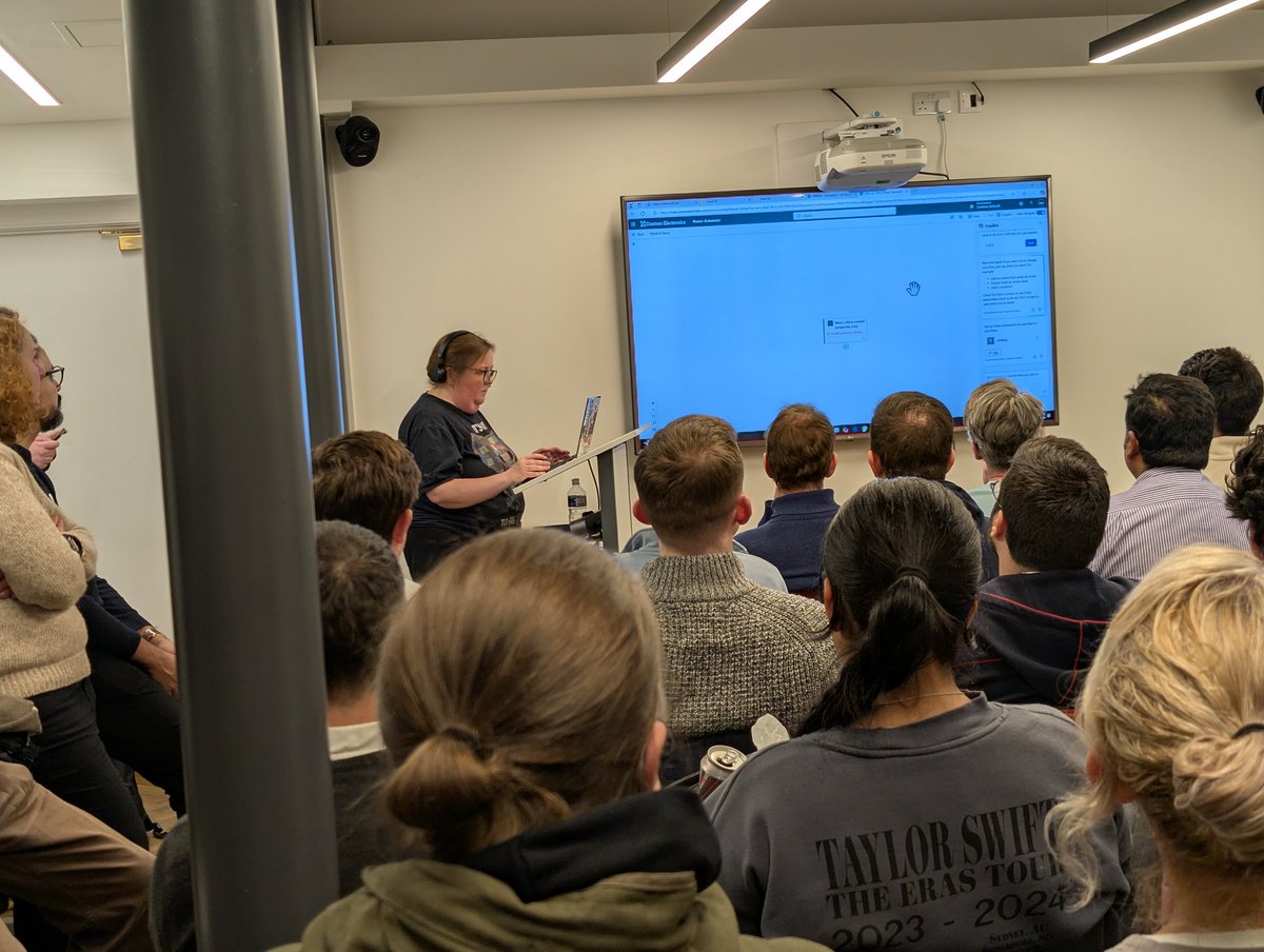 Our final speaker is <a href="/Laura_GB/">Laura GB - She/Her - #CommunityRocks 💛💙</a> with a presentation on 'Enhancing #PowerBI &amp; #Fabric with Power Automate'. #Manchester