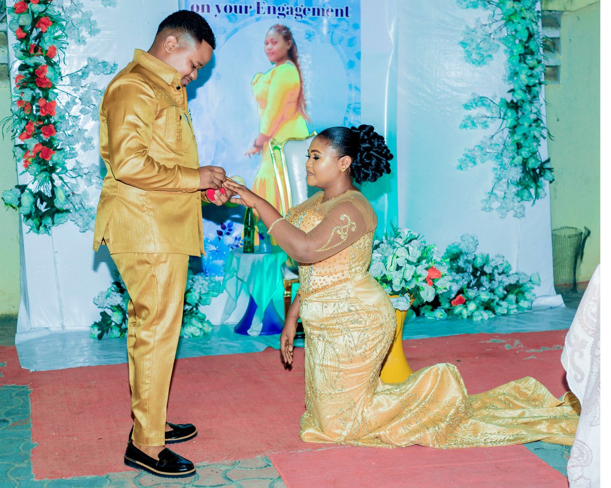 BadruLadslaus's tweet photo. Here we Go ❤️🔥
New couple 💑  in Town.. Upcoming Mr n Mrs Emmanuel Stay tune 📸
Niswala la ⌚️ https://t.co/JLxweZOipZ