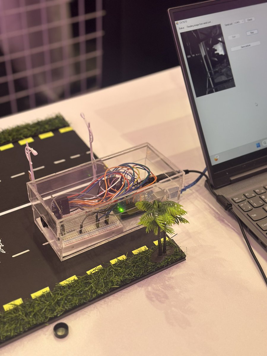 holeroses's tweet photo. اليوم كان عرض مشروعنا  Smart Road Surface Pothole Detection System
كواحد من مشاريع التخرج المميزة لدفعة 21 في ملتقى الابتكار وريادة الأعمال الرقمية بجامعة جدة 🤍 https://t.co/aMQnweAOeQ