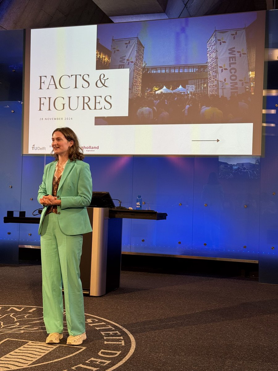 Zuidpoort's tweet image. Presentatie van de “Facts &amp;amp; Figures” van de #OWee. 

#Delft