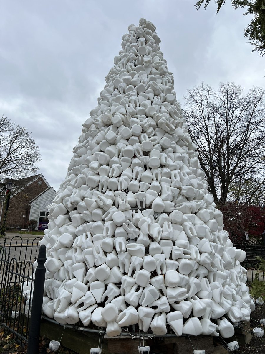 SiddhantAdlakha's tweet photo. In my brief travels across America, I have come across no more horrifying a thing than this dentist’s office that has a Christmas tree made of teeth https://t.co/612kFqvqey